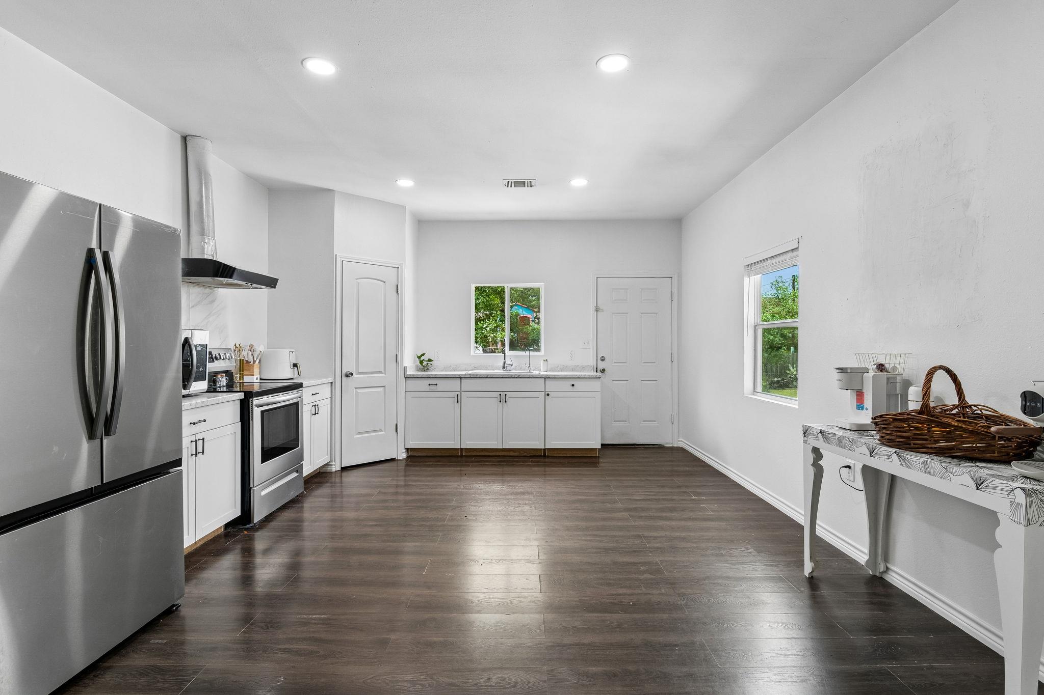 810 Lamar St, Luling, TX 78648