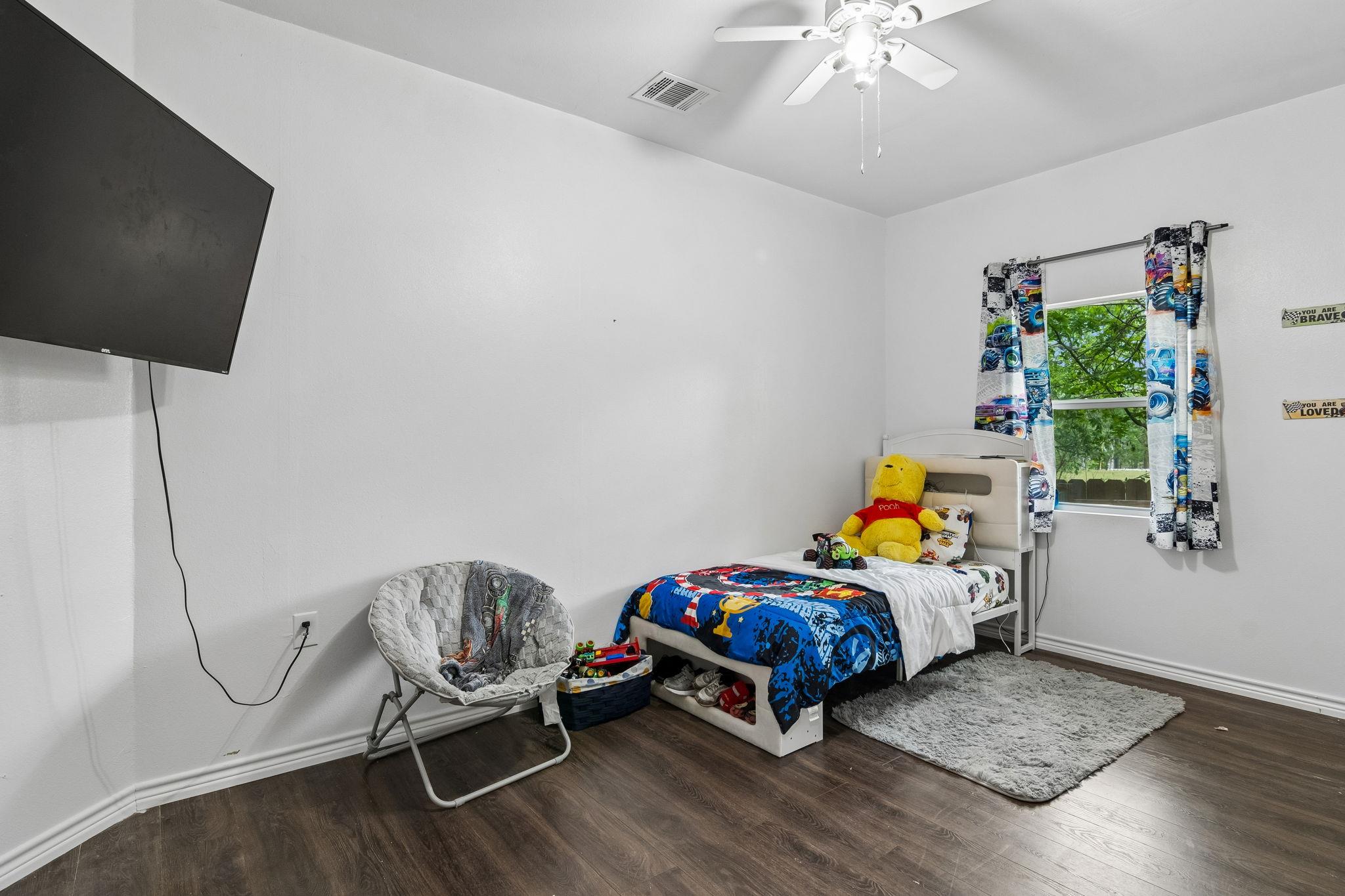 810 Lamar St, Luling, TX 78648