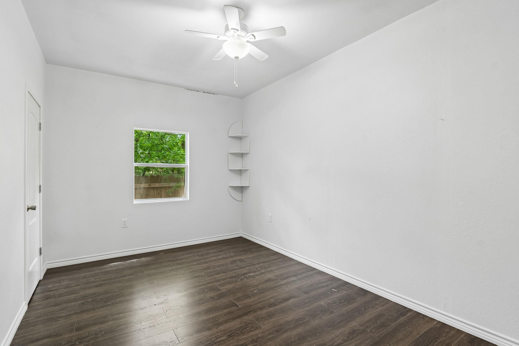 810 Lamar St, Luling, TX 78648