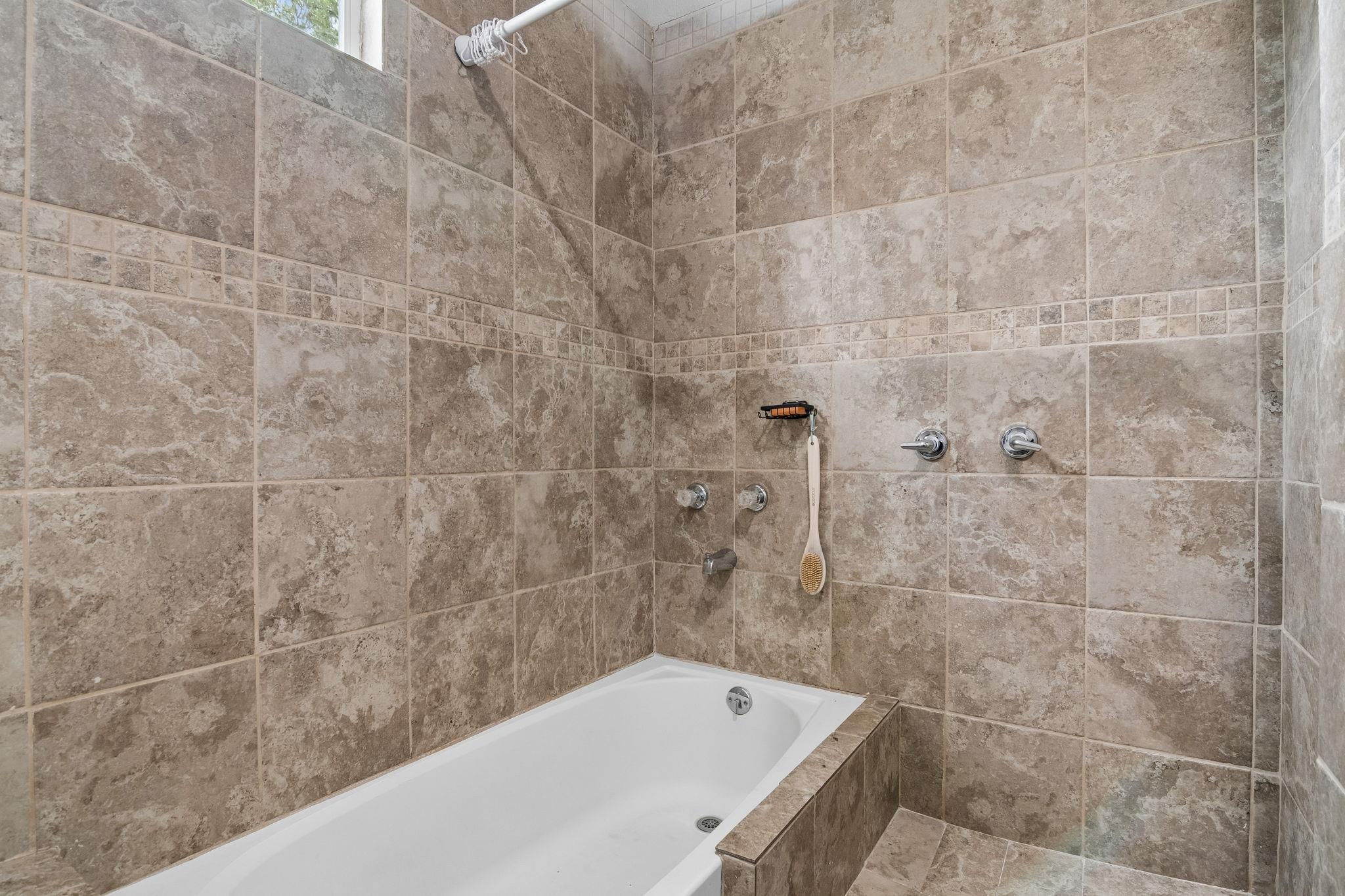 810 Lamar St, Luling, TX 78648