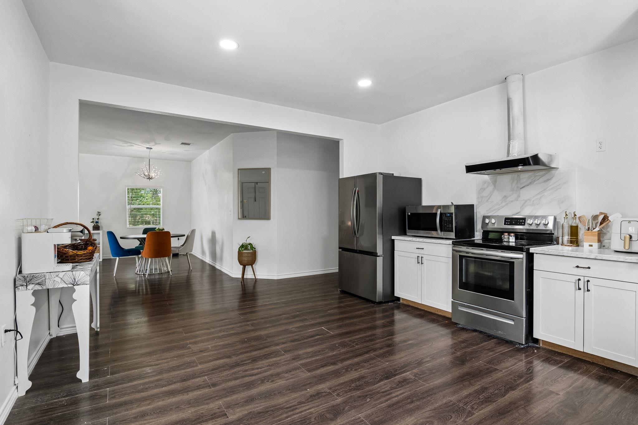 810 Lamar St, Luling, TX 78648