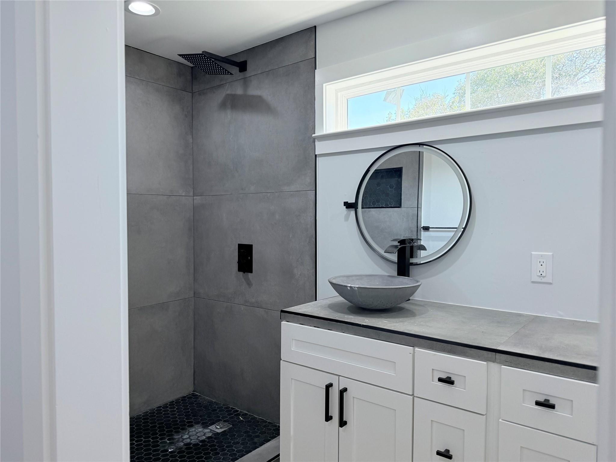 100 W Caskey St, Florence, TX 76527