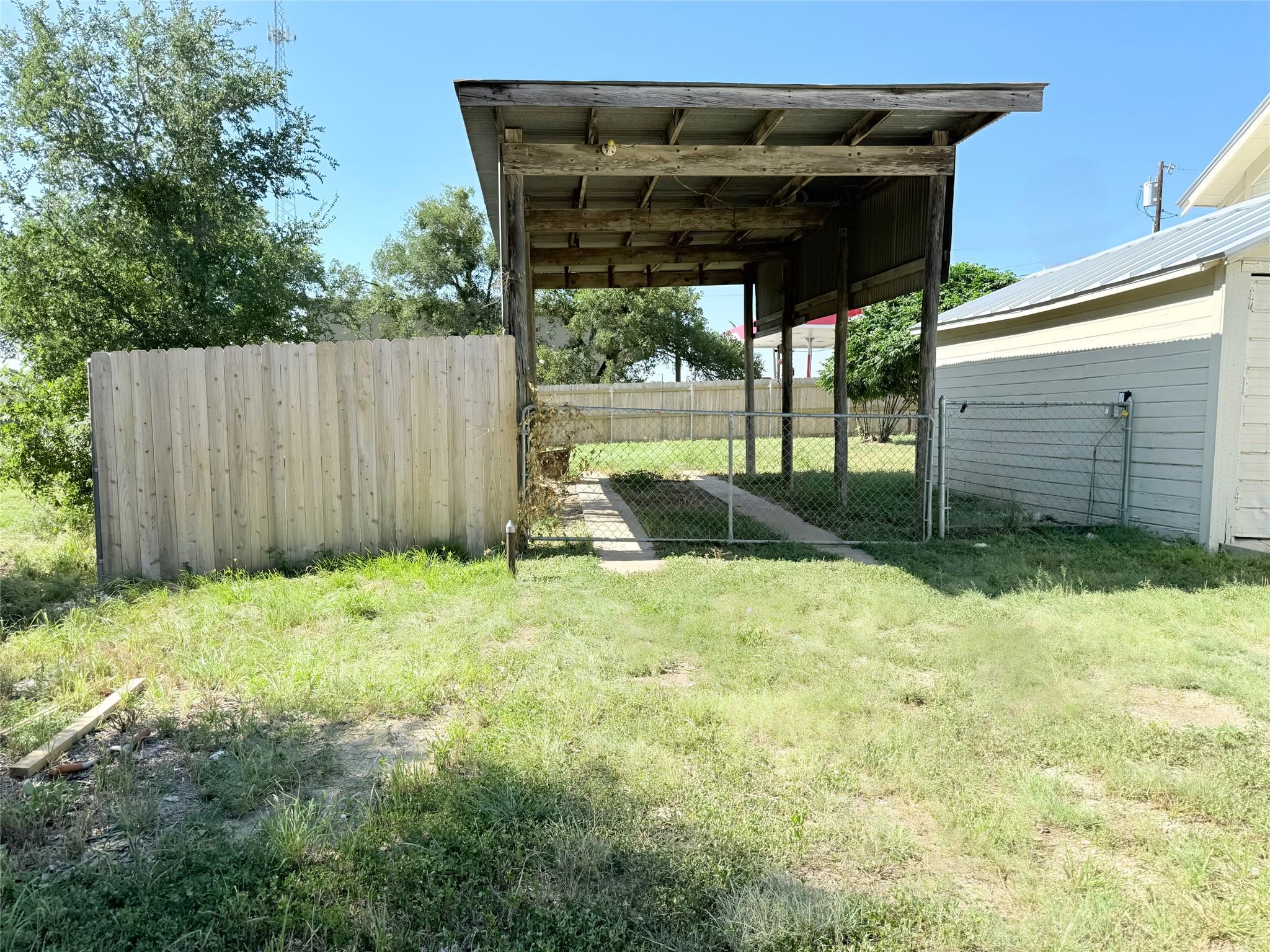 100 W Caskey St, Florence, TX 76527