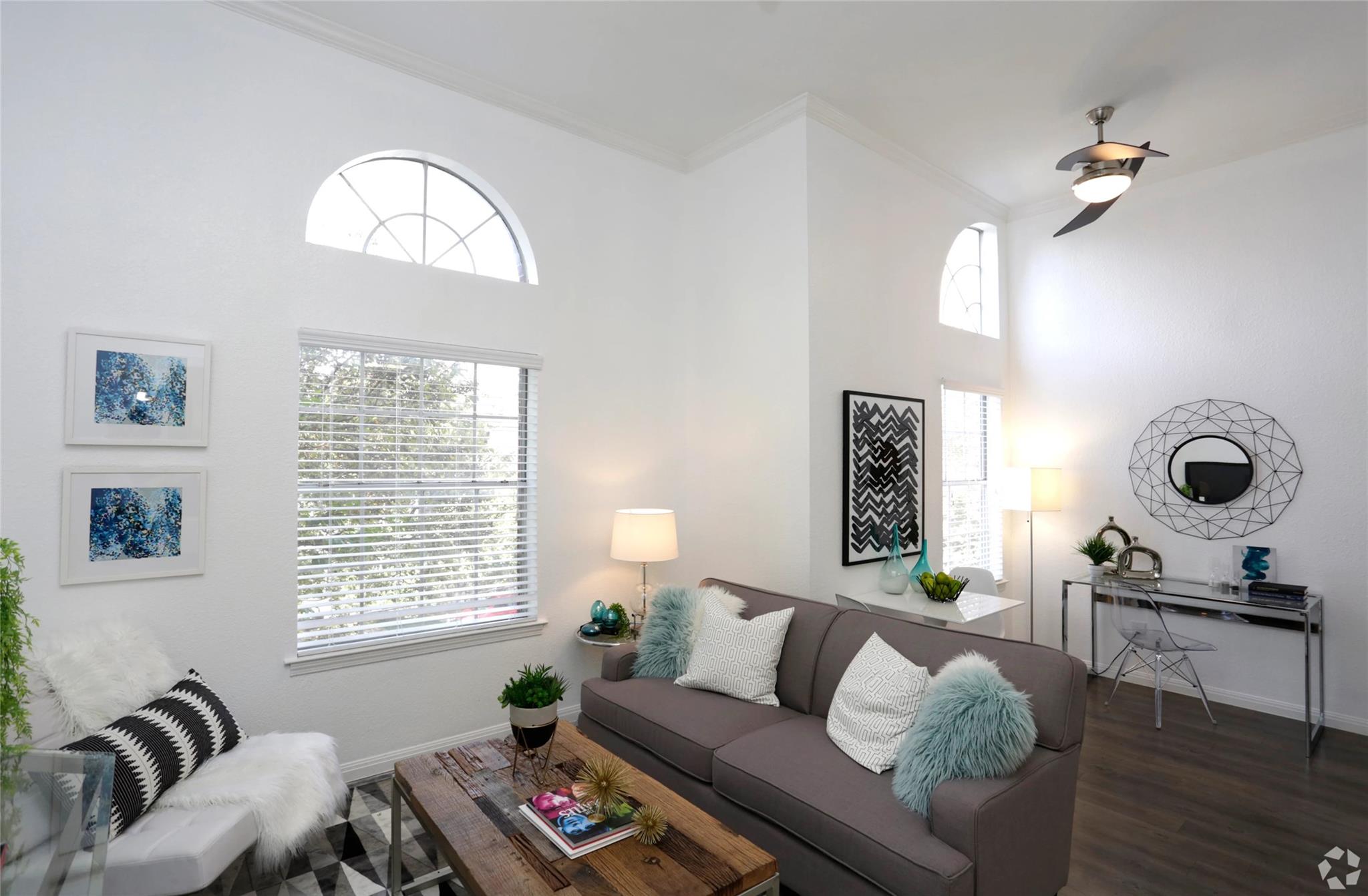 402 E 30th St # 304, Austin, TX 78705