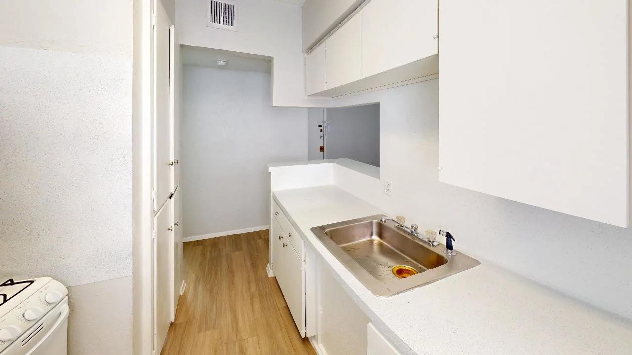 402 E 30th St # 304, Austin, TX 78705