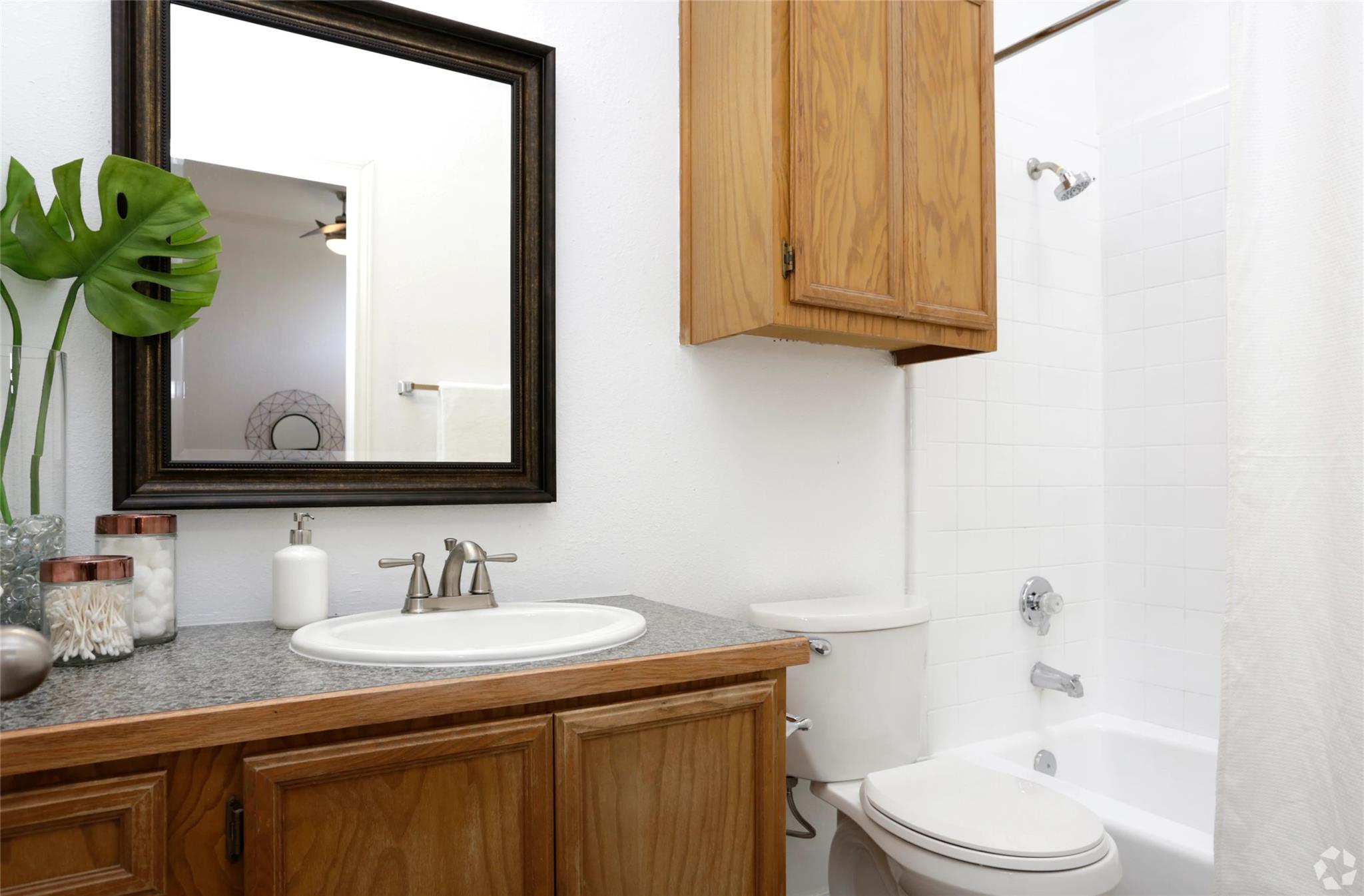 402 E 30th St # 304, Austin, TX 78705