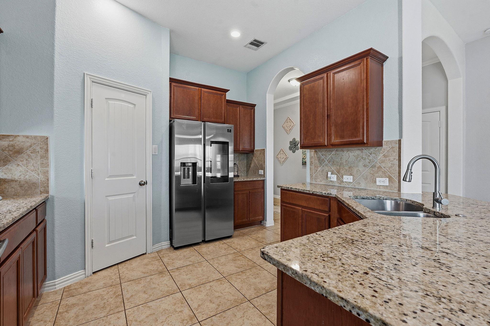 145 Plantain Dr, Hutto, TX 78634