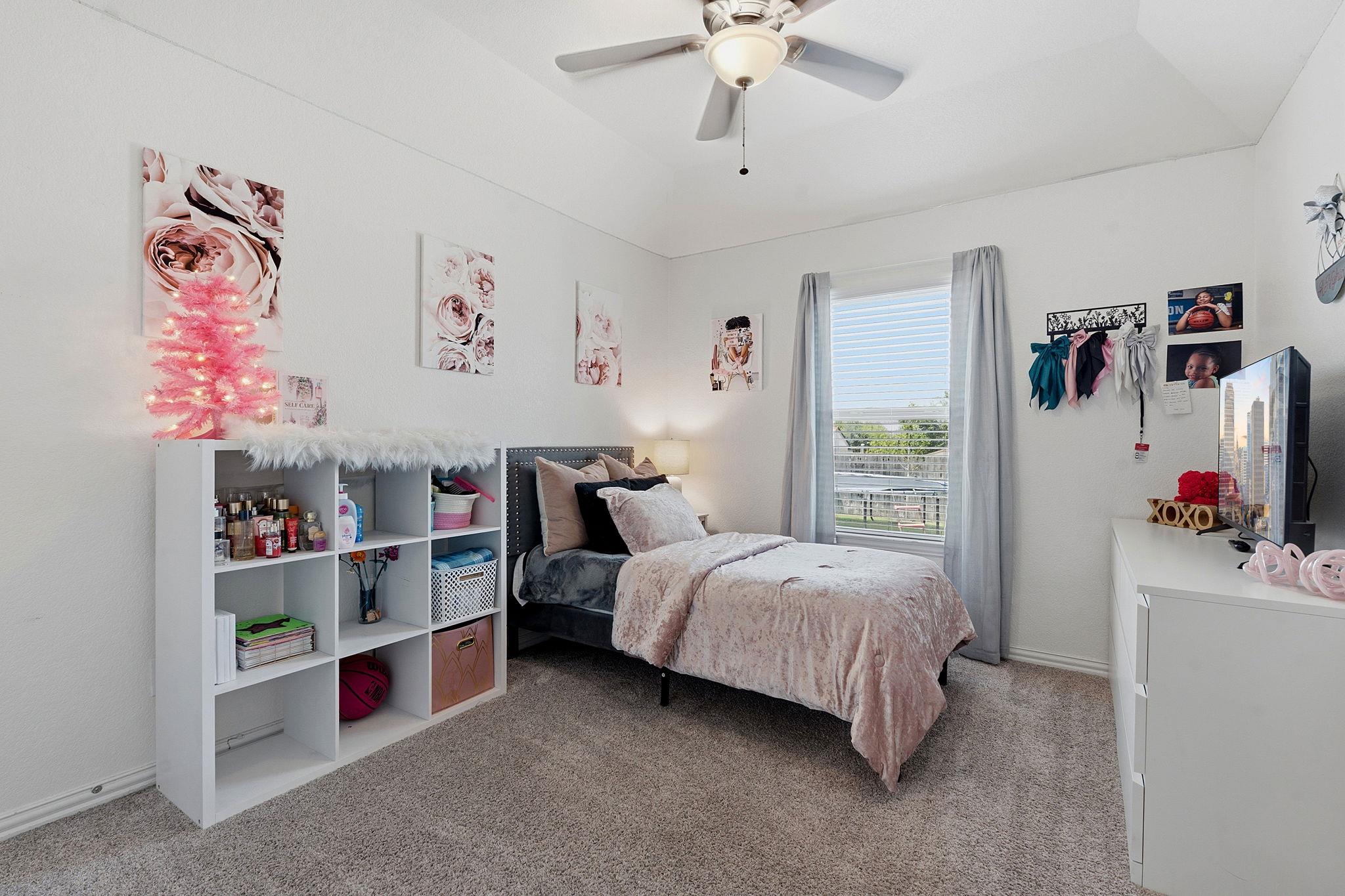 145 Plantain Dr, Hutto, TX 78634