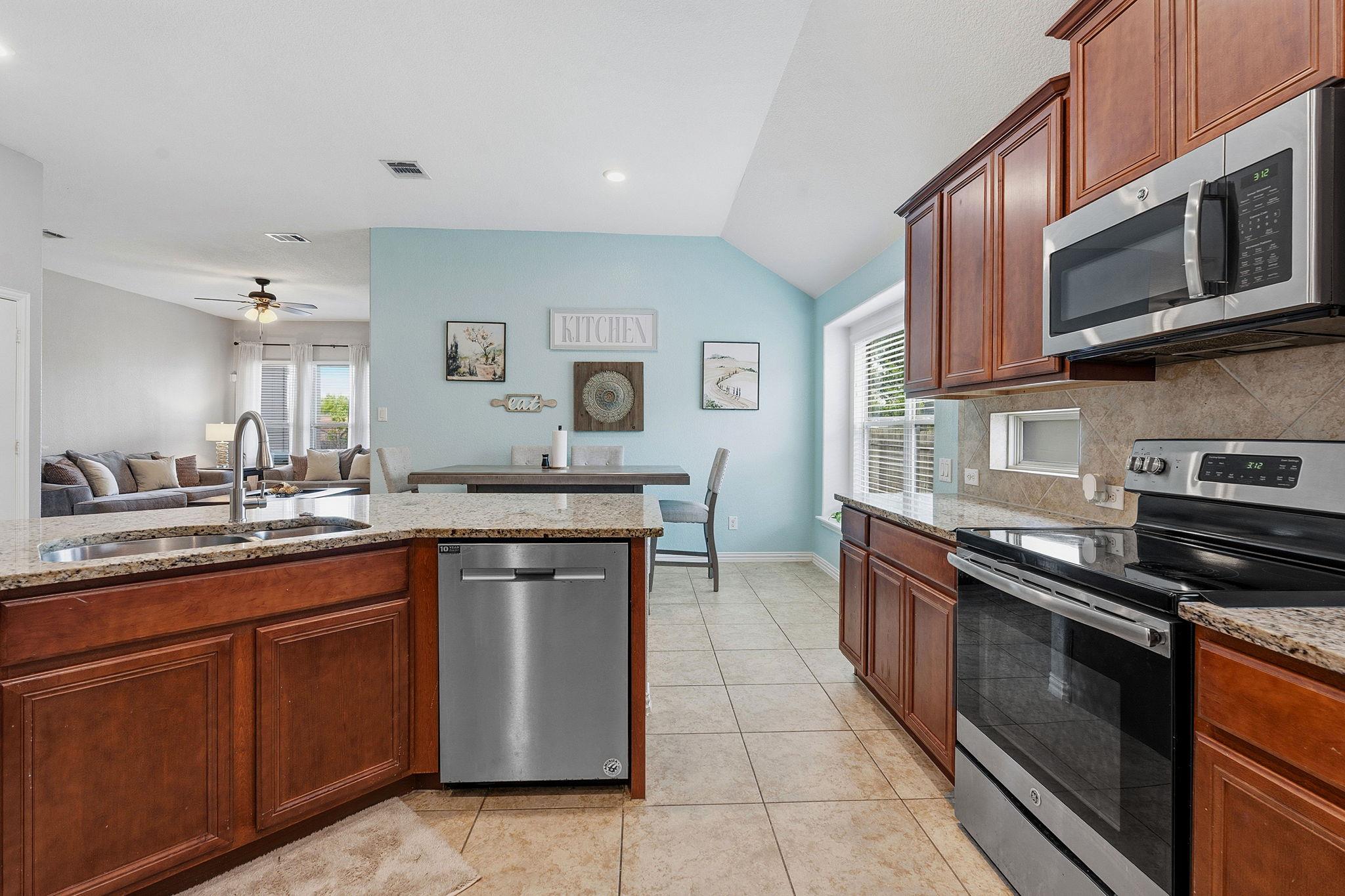 145 Plantain Dr, Hutto, TX 78634