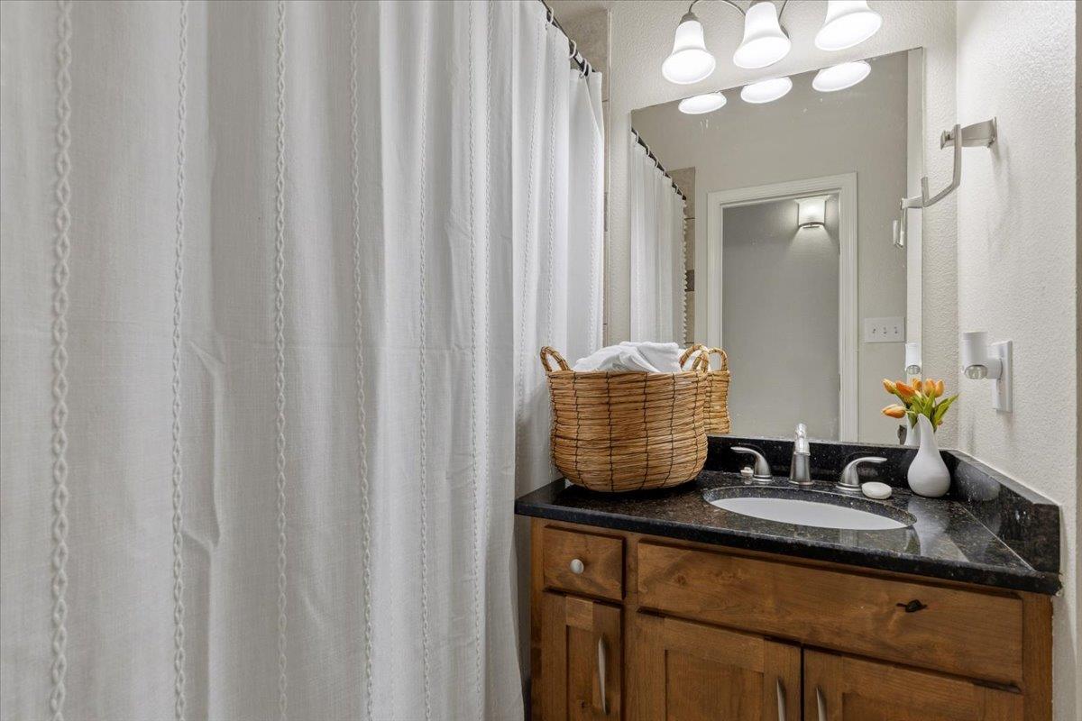 297 Robins Way, Wimberley, TX 78676