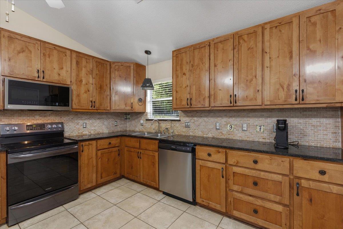 297 Robins Way, Wimberley, TX 78676