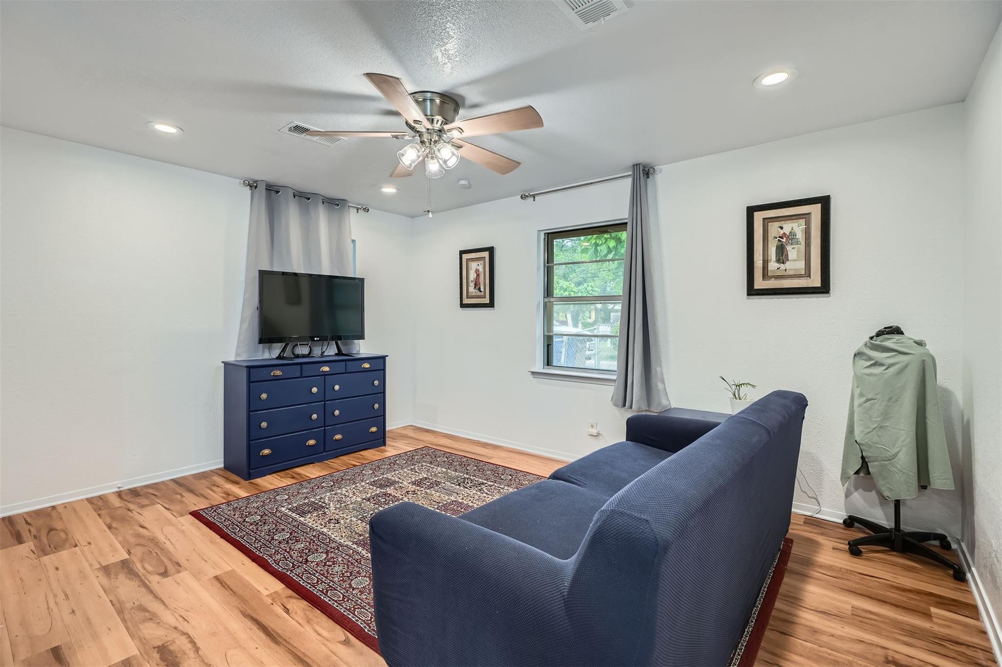 207 Rowland Dr, Austin, TX 78745