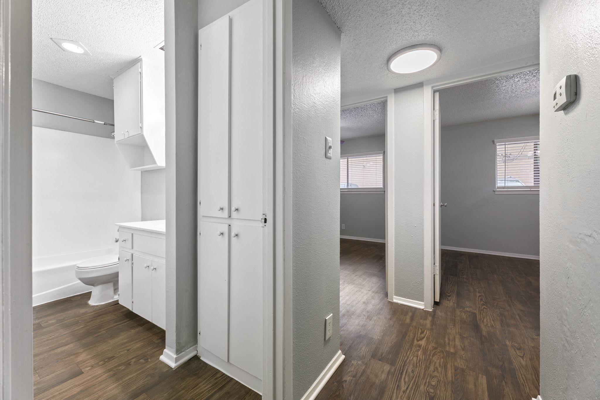 406 E 30th St # 204, Austin, TX 78705