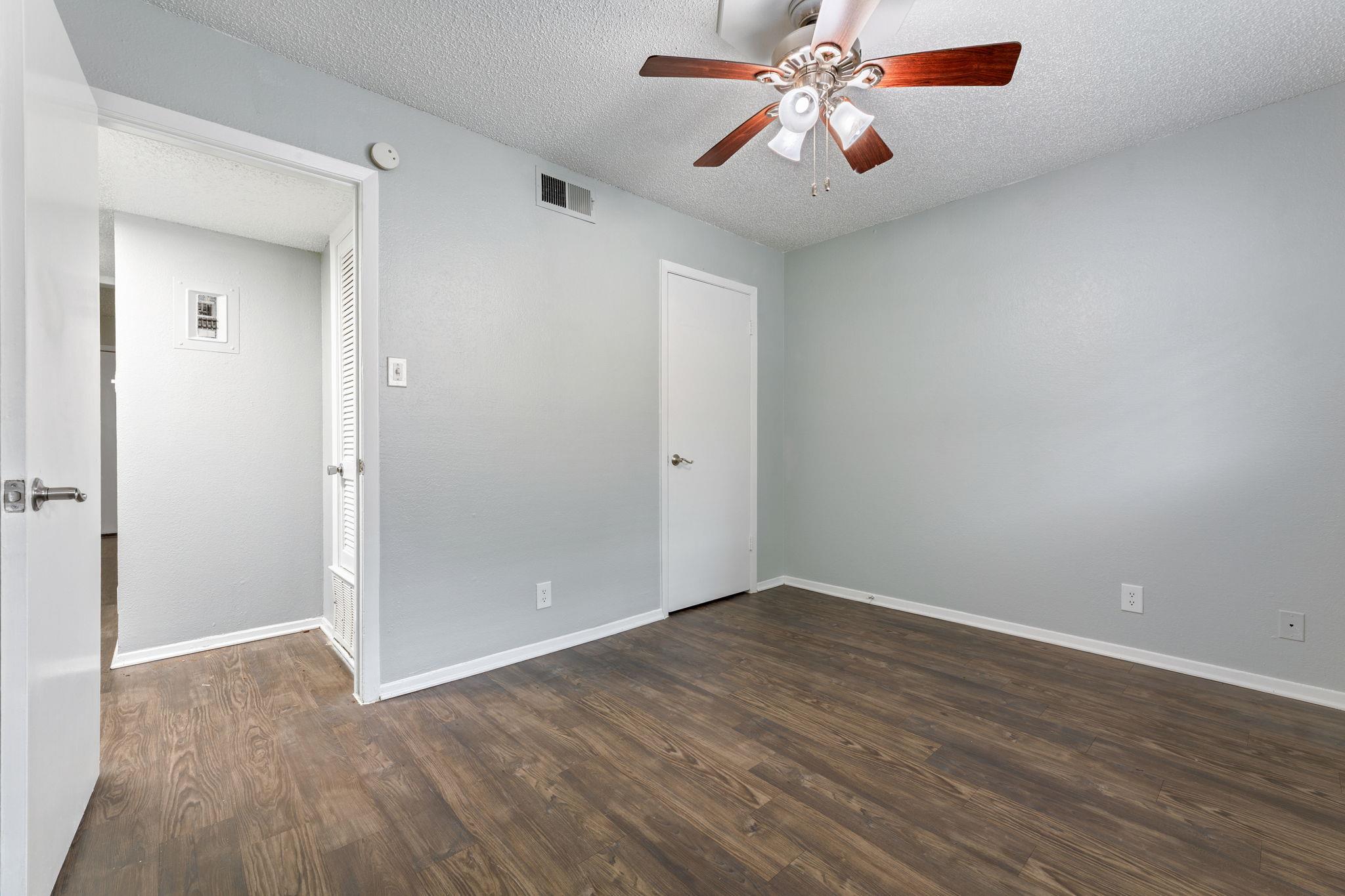 406 E 30th St # 204, Austin, TX 78705