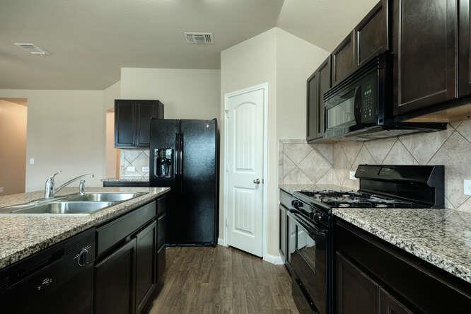 232 Voss, Kyle, TX 78640