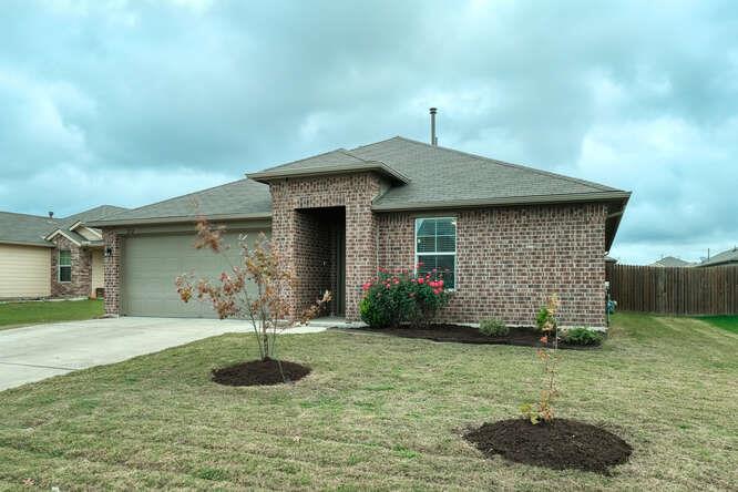 232 Voss, Kyle, TX 78640