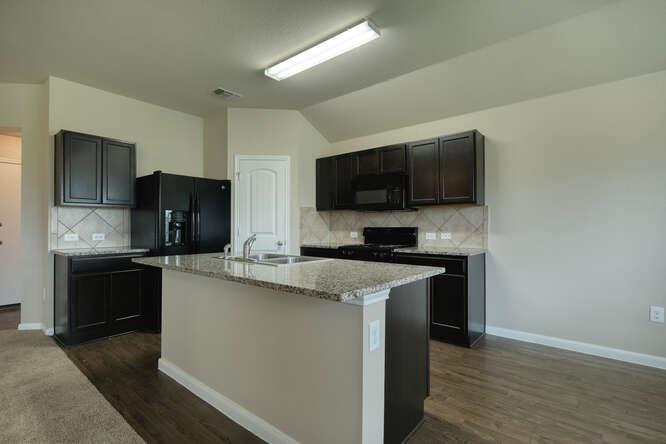 232 Voss, Kyle, TX 78640