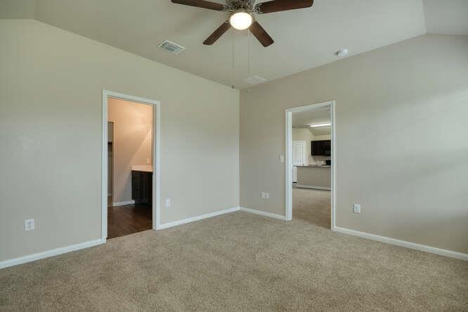 232 Voss, Kyle, TX 78640