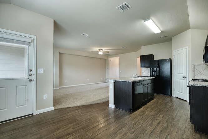 232 Voss, Kyle, TX 78640