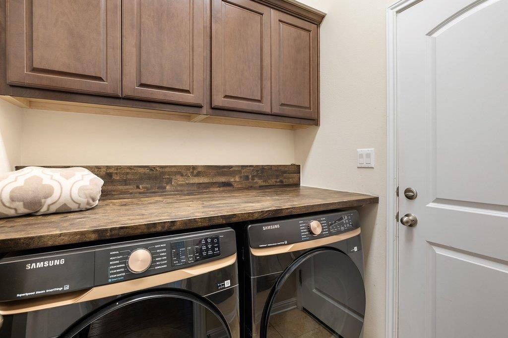 406 Strichen Dr, Spicewood, TX 78669