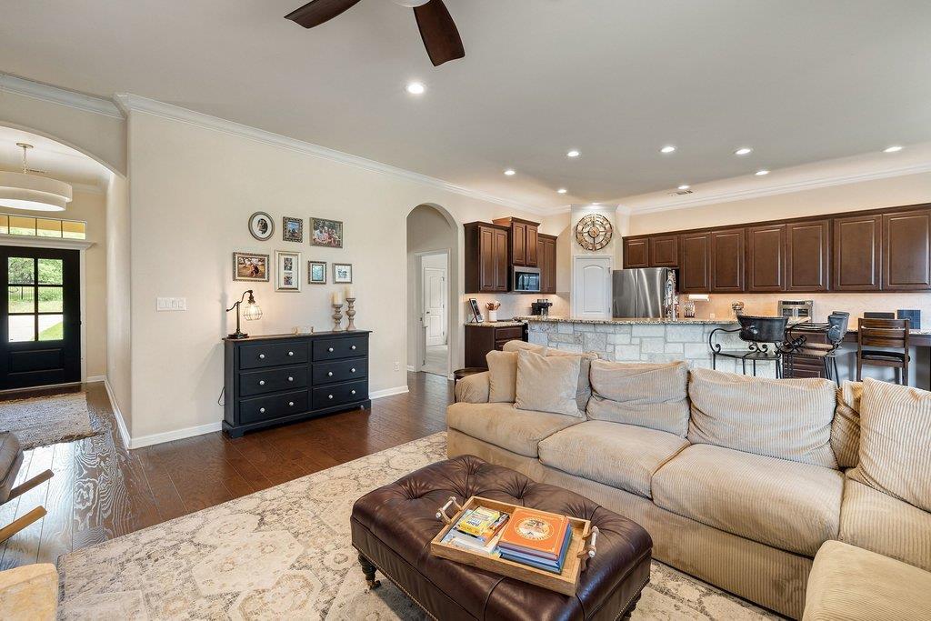 406 Strichen Dr, Spicewood, TX 78669