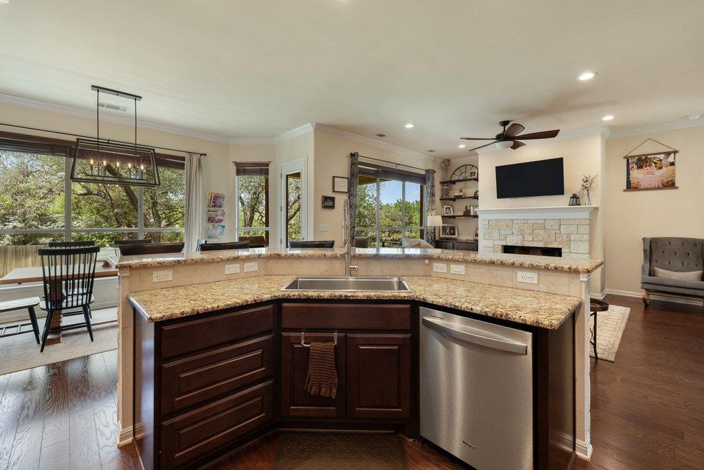 406 Strichen Dr, Spicewood, TX 78669