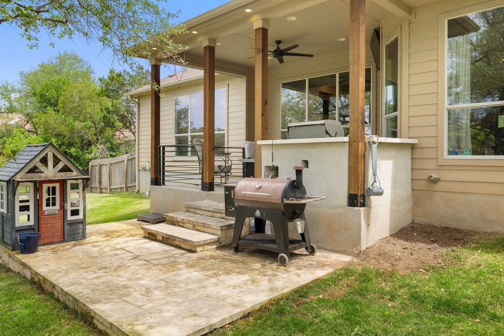 406 Strichen Dr, Spicewood, TX 78669