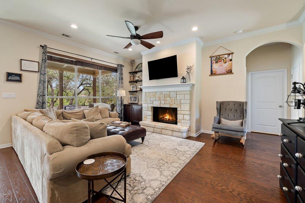 406 Strichen Dr, Spicewood, TX 78669