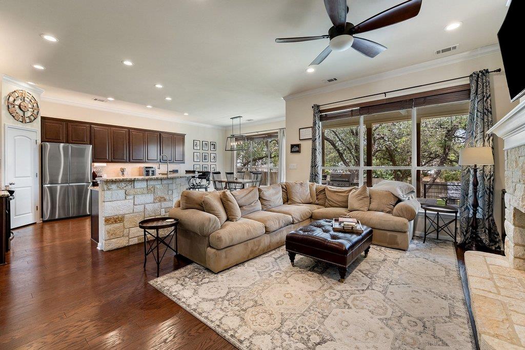 406 Strichen Dr, Spicewood, TX 78669