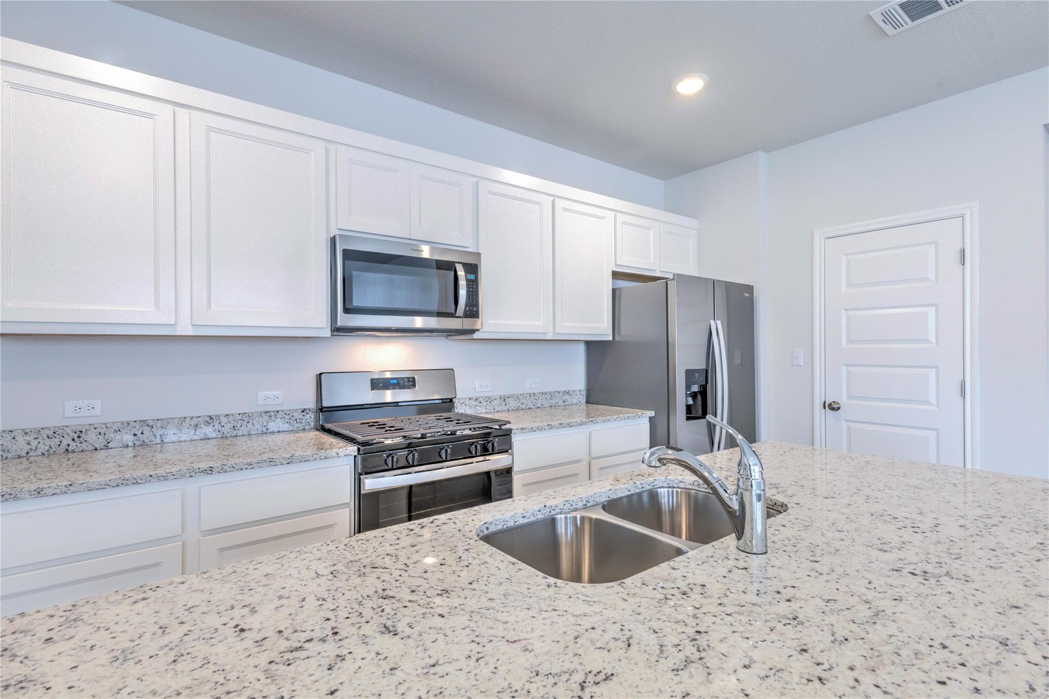 2425 Oscar Eli Pl, Round Rock, TX 78665