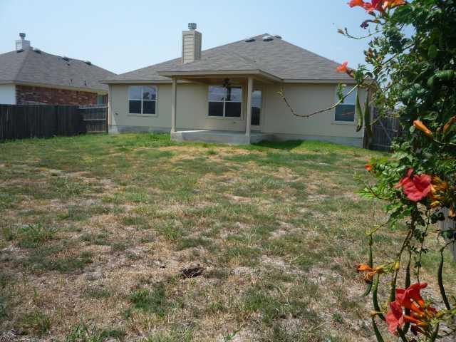102 Aguilar Dr, Hutto, TX 78634