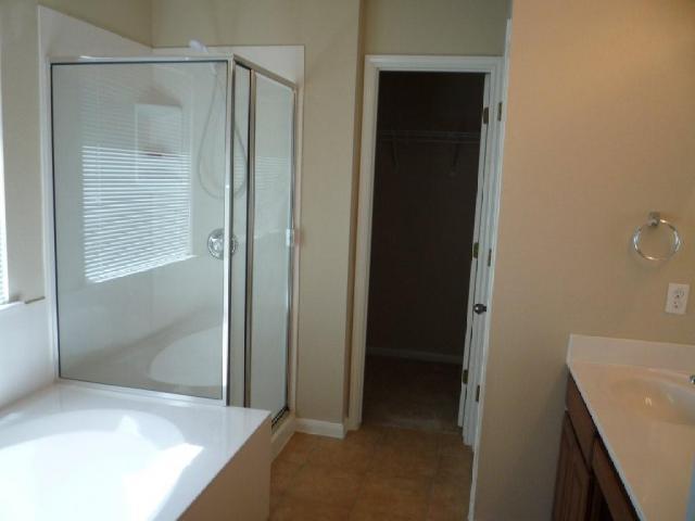 102 Aguilar Dr, Hutto, TX 78634