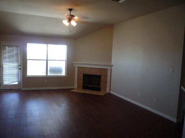 102 Aguilar Dr, Hutto, TX 78634