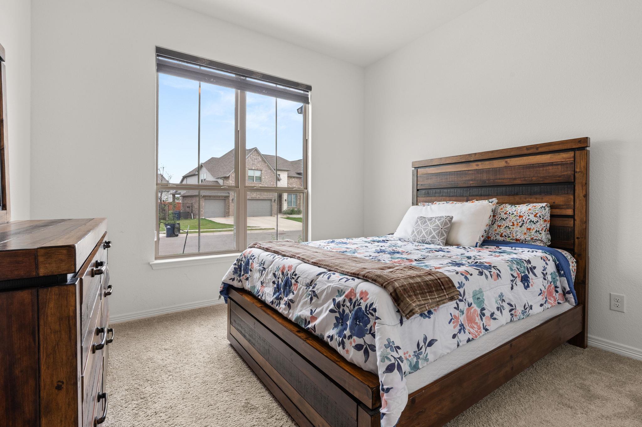 372 Hollister Dr, Liberty Hill, TX 78642