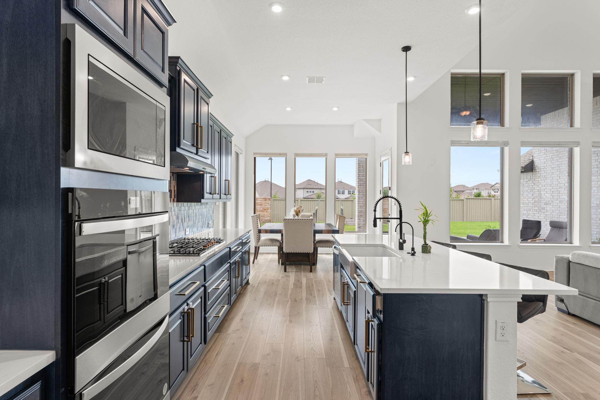 372 Hollister Dr, Liberty Hill, TX 78642