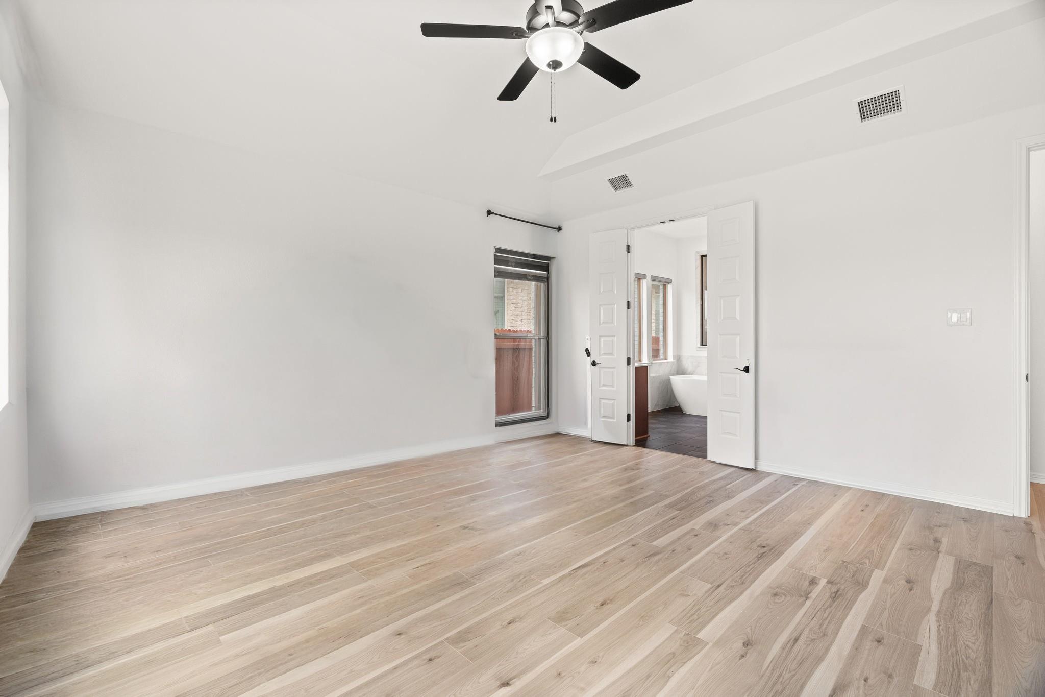 372 Hollister Dr, Liberty Hill, TX 78642