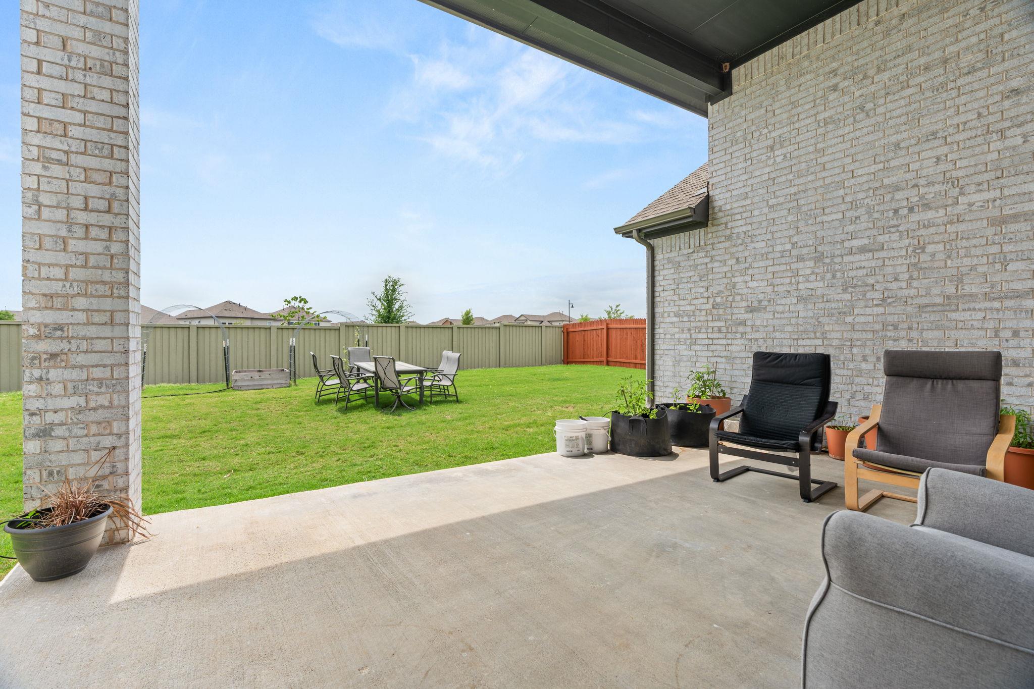 372 Hollister Dr, Liberty Hill, TX 78642