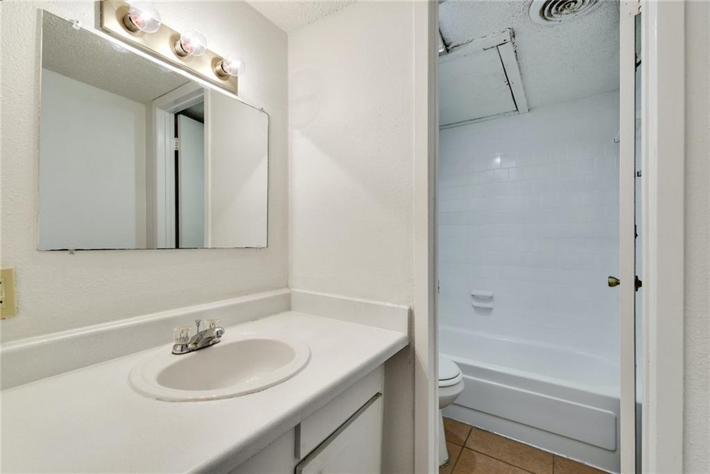 311 E 31st St # 305, Austin, TX 78705