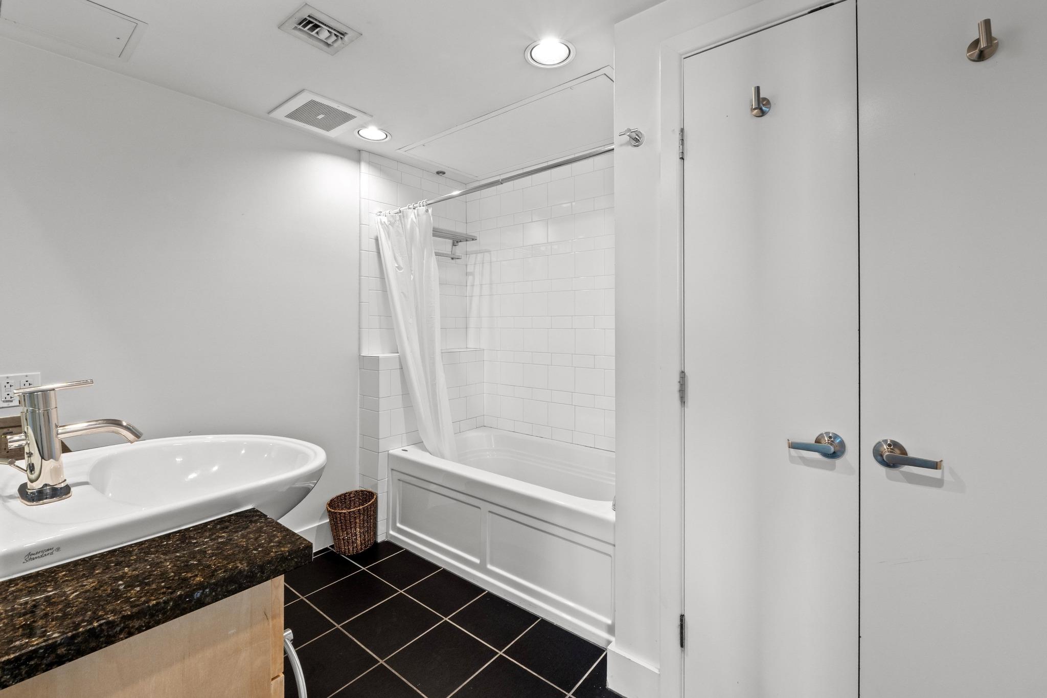 300 Bowie St # 1208, Austin, TX 78703