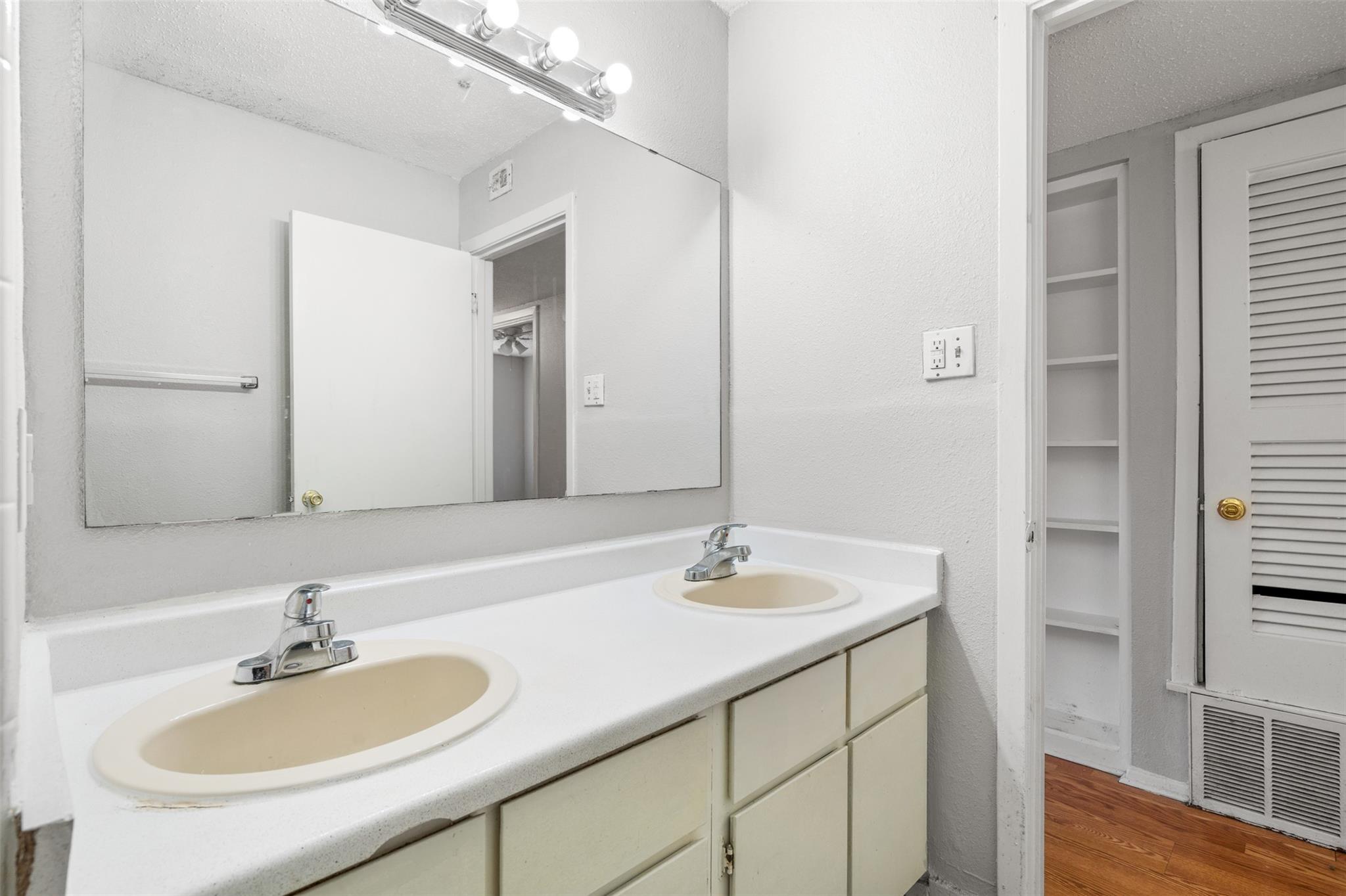 307 E 31 St # 206, Austin, TX 78705