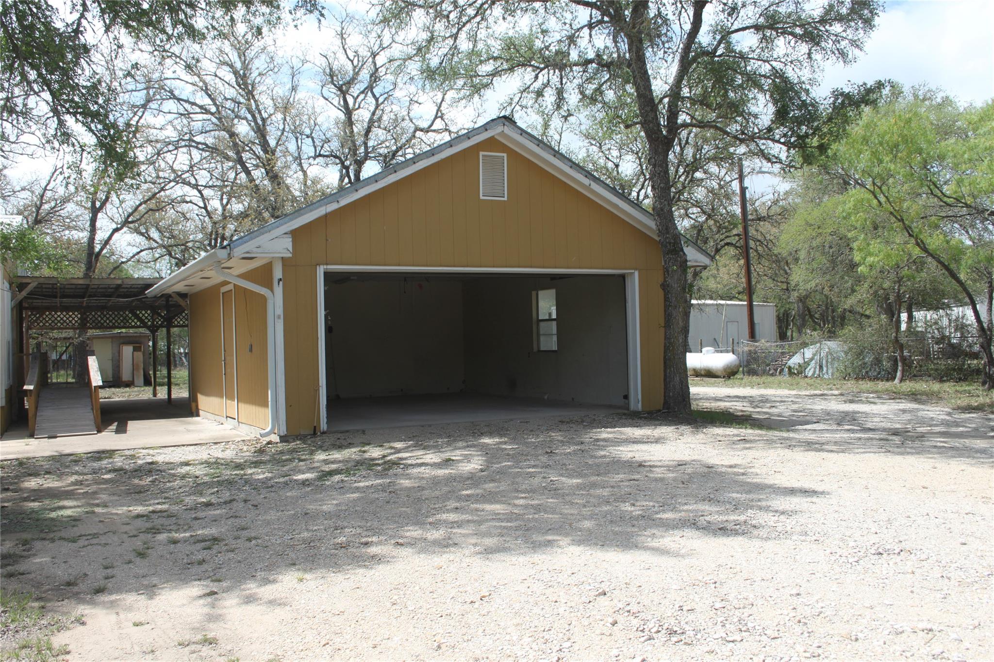 936 Fm 1185, Lockhart, TX 78644