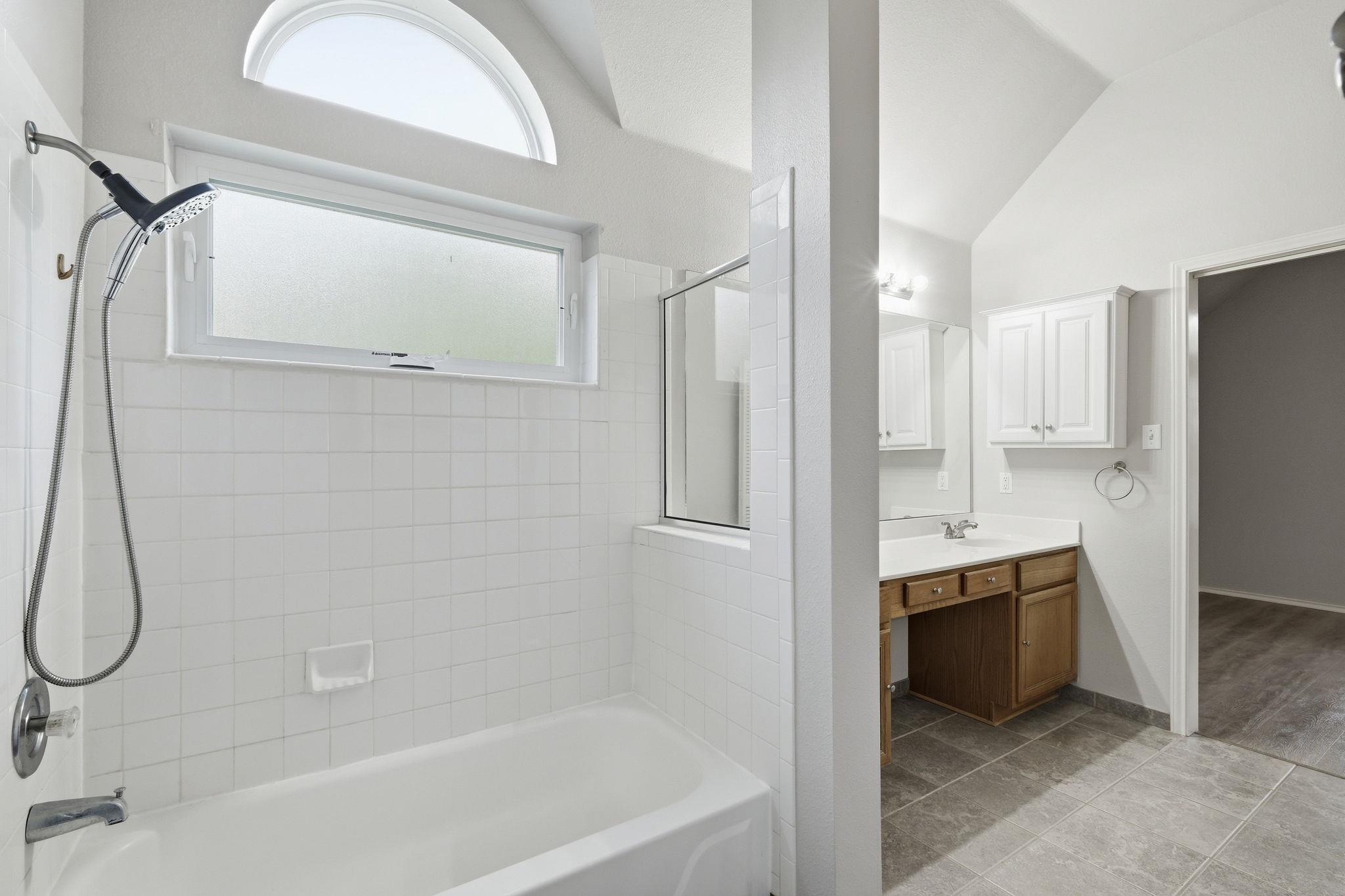 215 Rio Vista Dr, Georgetown, TX 78626