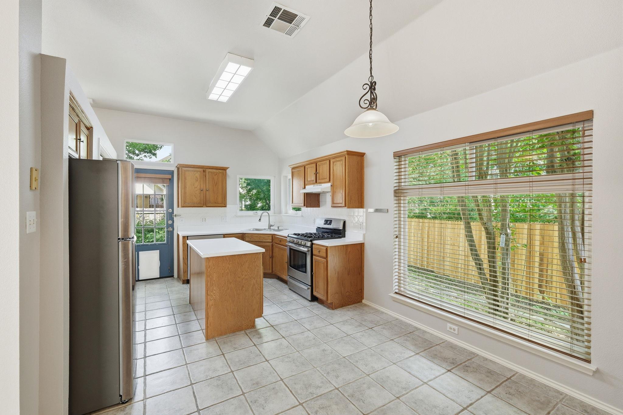 215 Rio Vista Dr, Georgetown, TX 78626