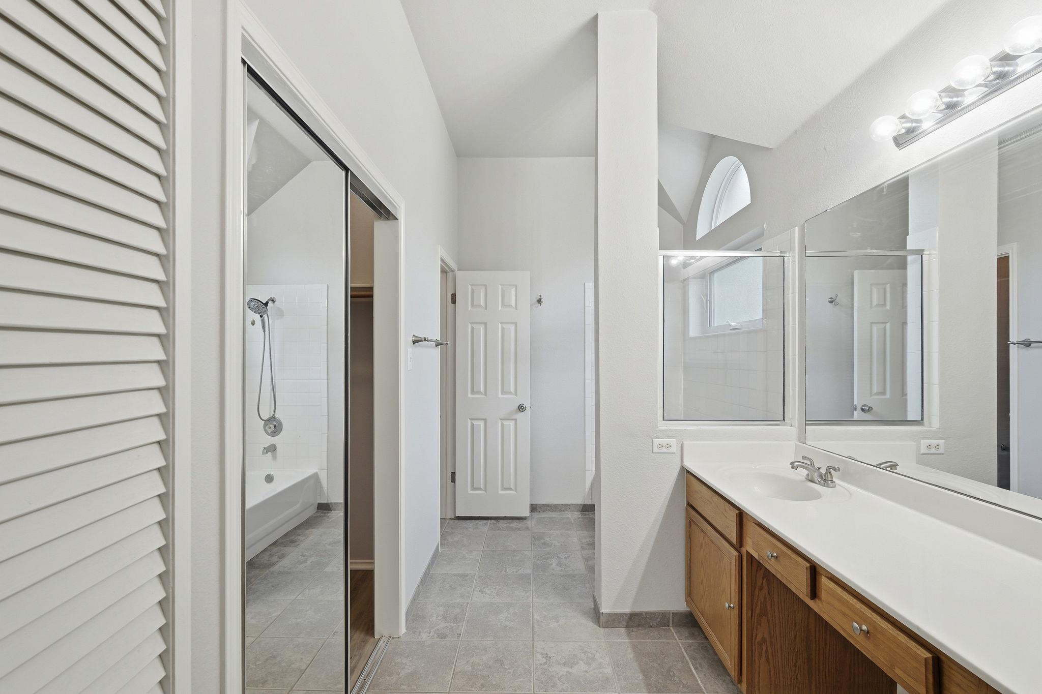 215 Rio Vista Dr, Georgetown, TX 78626