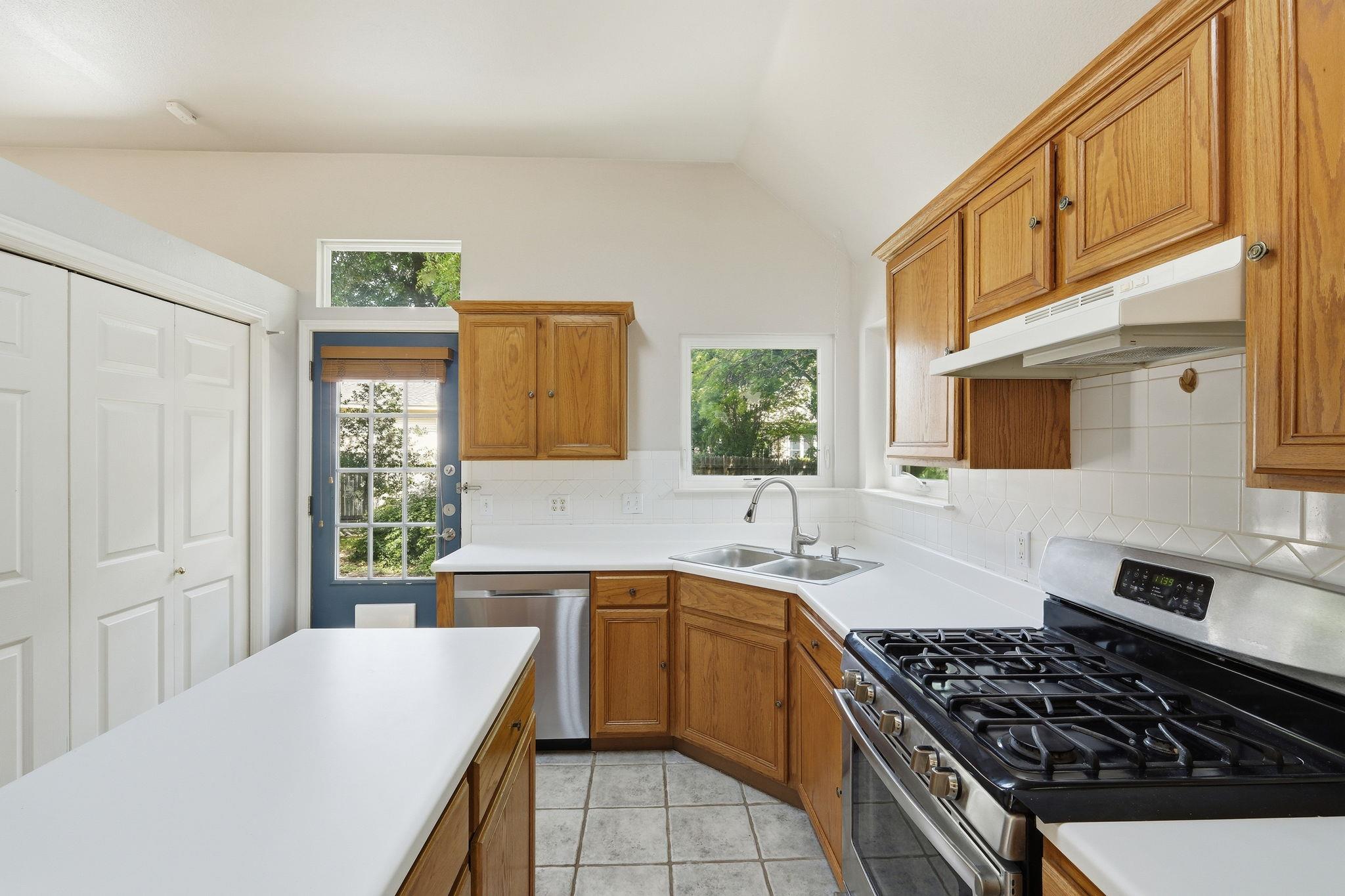 215 Rio Vista Dr, Georgetown, TX 78626