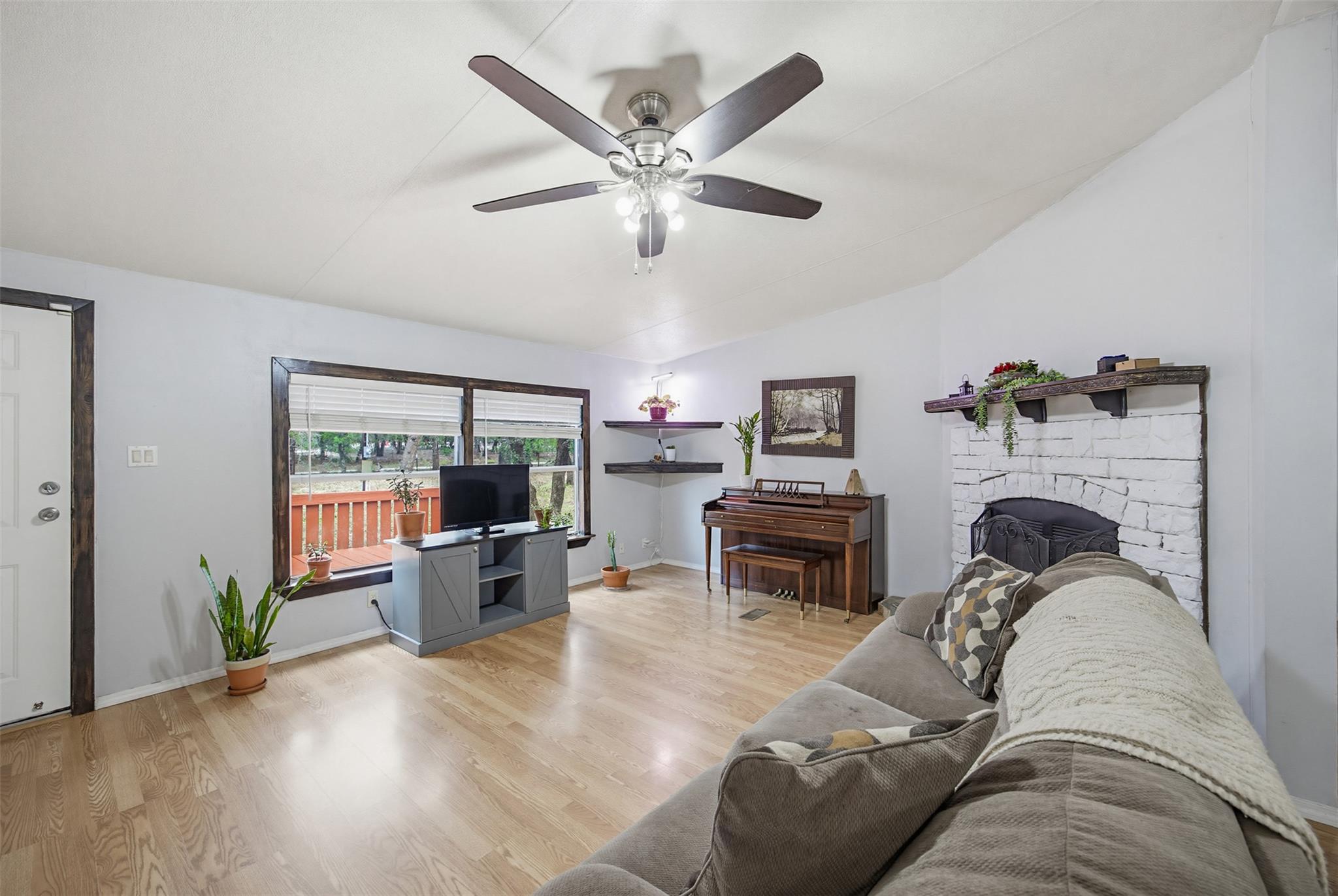 501 Turkey Tree Trl, Seguin, TX 78155