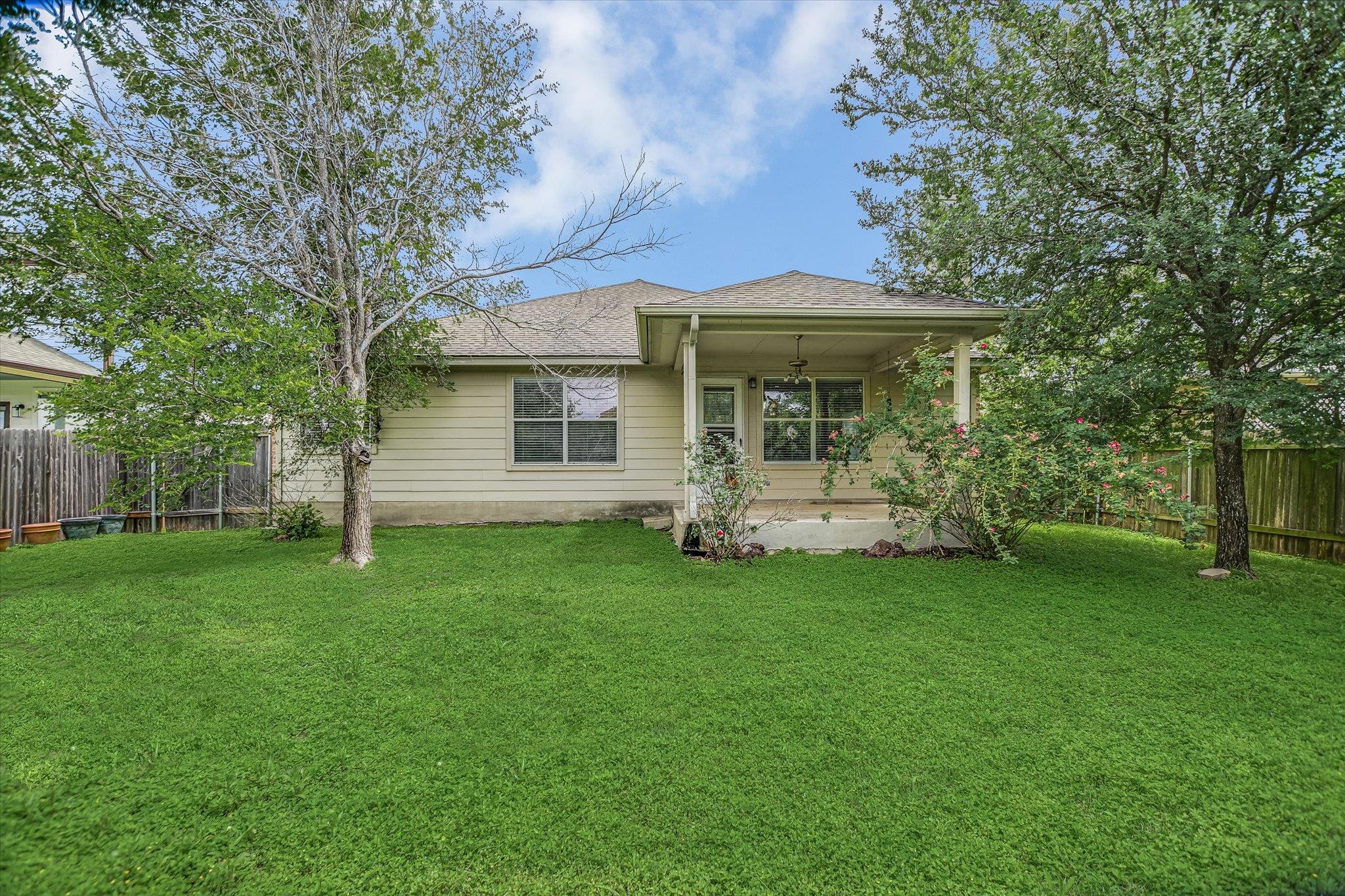 319 Lone Star Blvd, Hutto, TX 78634