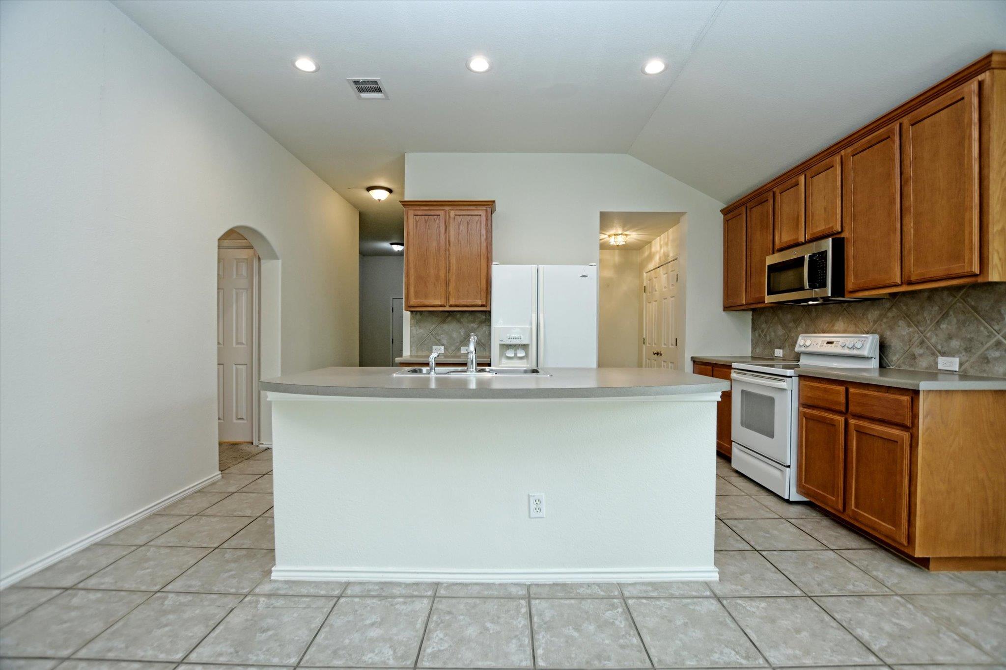 319 Lone Star Blvd, Hutto, TX 78634