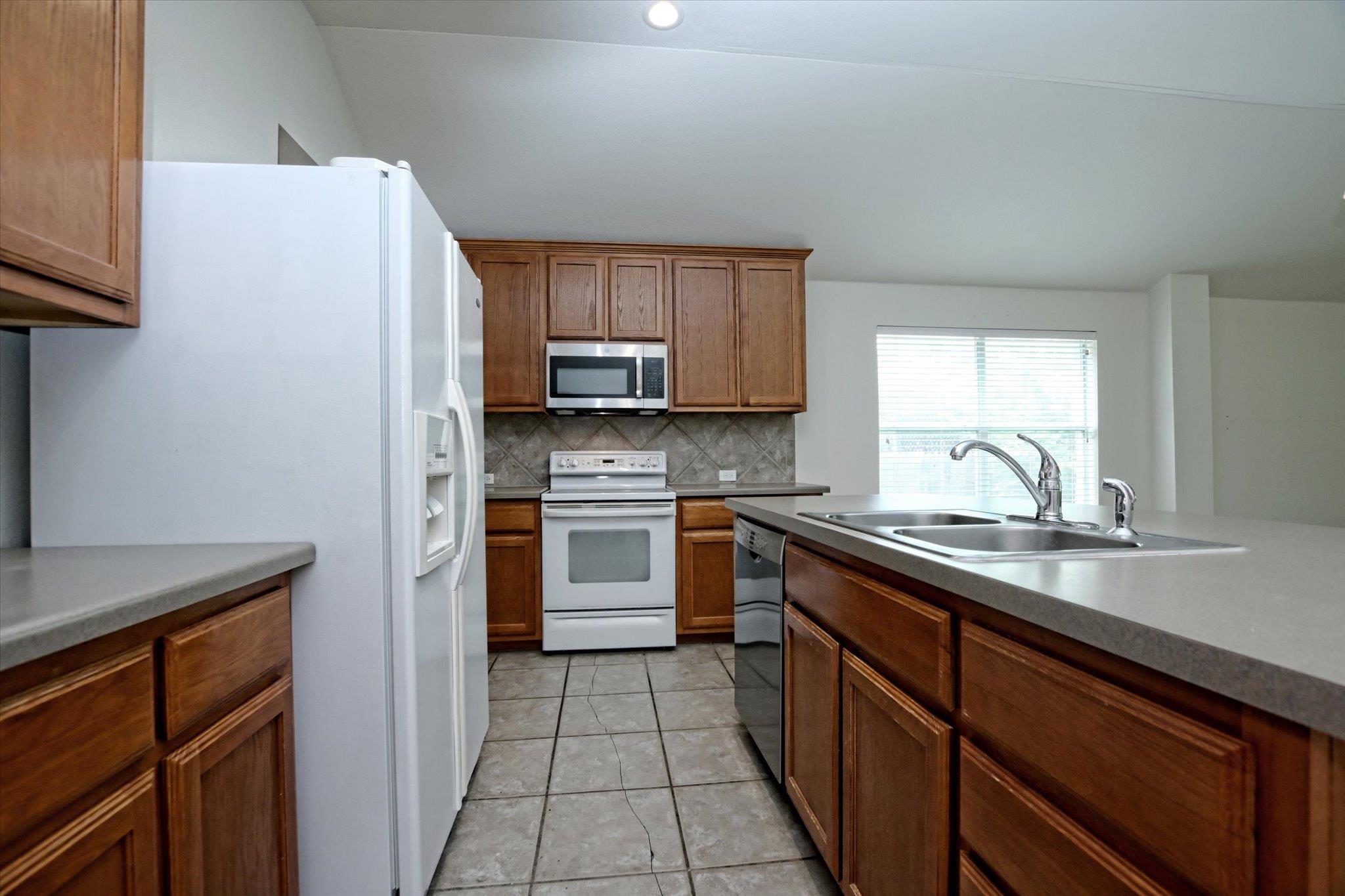 319 Lone Star Blvd, Hutto, TX 78634