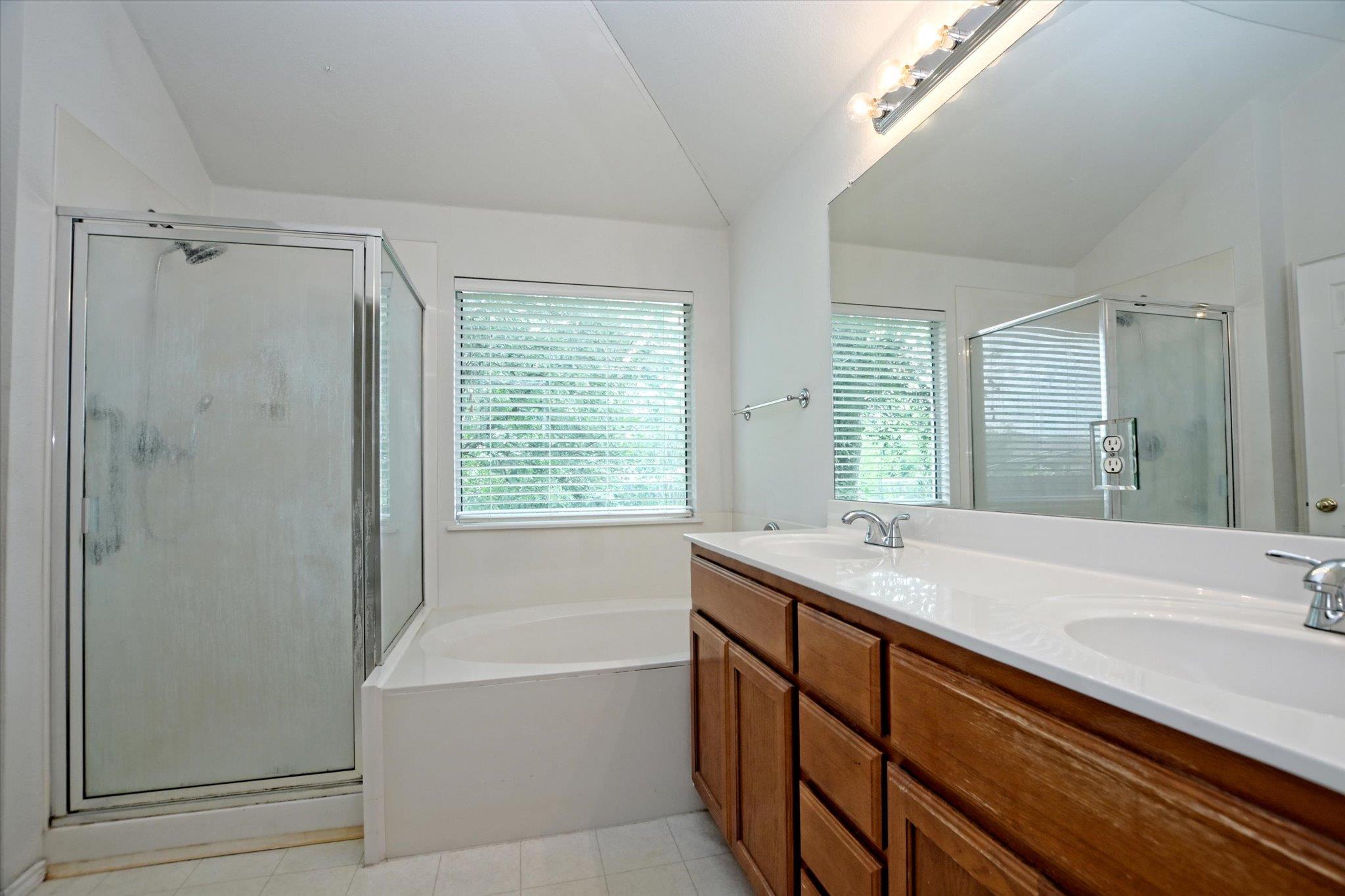 319 Lone Star Blvd, Hutto, TX 78634